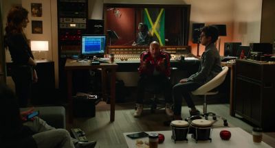 Any ideas because Hear me outPlease Dax please We can remove the sleigh bellsand put in kalimbaYa know the finger thingI know what the kalimba does I know how it's operated okayKalimba Don't say it againGo in the corner go eat your lunch in the cornerBut - Pitch Perfect 2
