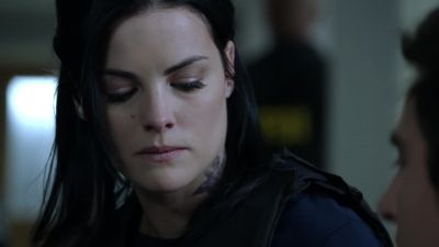- Any luck?
- Nada. - Blindspot
