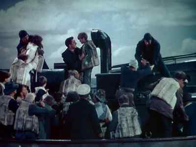 - Any water, mister?
- Yes, plenty, laddie. - Crash Dive