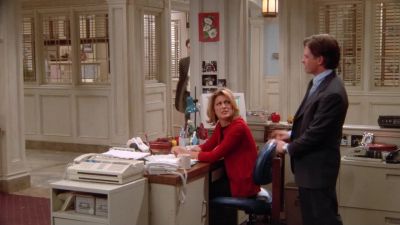             Anybody see you
            come in here? - Spin City