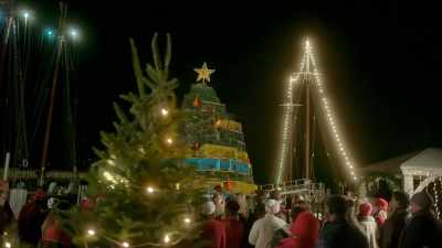 Anyone else is
welcome to come up. - Christmas Island