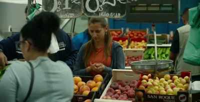 - Anything else?
- No, you'll give me the rotten stuff. - Carmen & Lola