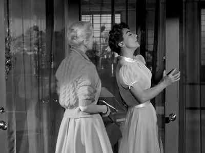 Anything wrong, Mrs Markham? - Female on the Beach