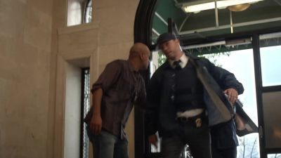 Apartment 1F.
Let's move. - Blue Bloods