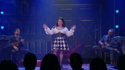 Apoi, dintr-o dată,
Lin-Manuel Miranda are propriul Hamilton. - Alex Borstein: Corsets & Clown Suits