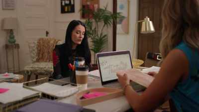 Apparently there's this
cute little corner office - Hearts Around the Table: Jenna's First Love