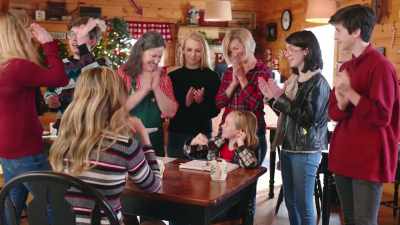 (applause, cheering) - Christmas Love Letter
