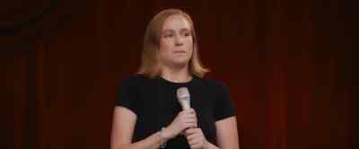 - (applause dies down)
- (laughter) - Hannah Einbinder: Everything Must Go