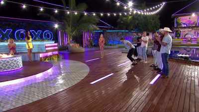 [ APPLAUSE ]
GO JOIN KYRA. - Love Island