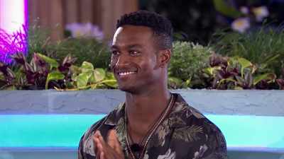 [APPLAUSE]
>> I'D LIKE TO COUPLE UP WITH - Love Island