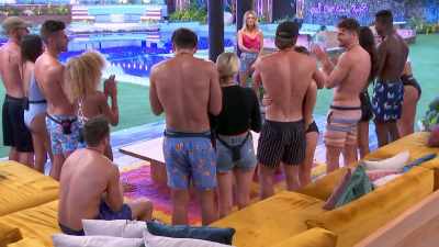 [APPLAUSE]
PLEASE TAKE A SEAT. - Love Island
