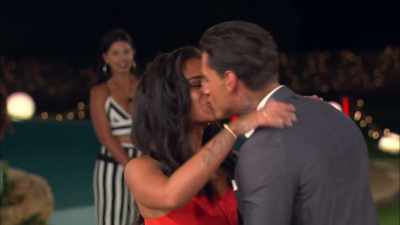 (APPLAUSE) - Love Island