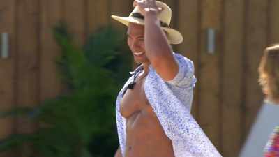 (APPLAUSE) - Love Island