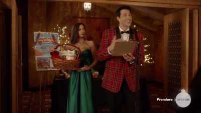            [applause] - A Very Nutty Christmas