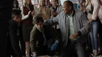 [ Applause ] - The Good Doctor