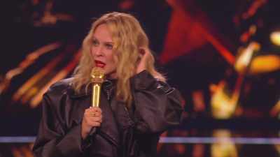 APPLAUSE - An Audience With Kylie