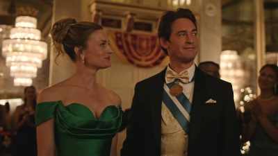 [applause] - A Not So Royal Christmas