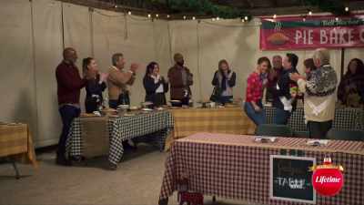 [ applause ] - The Holiday Fix Up