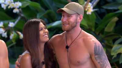 [APPLAUSE]
YOU GUYS CAN TAKE A SEAT. - Love Island