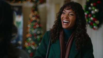 (April laughs)
(Lisa laughs) - Magic in Mistletoe