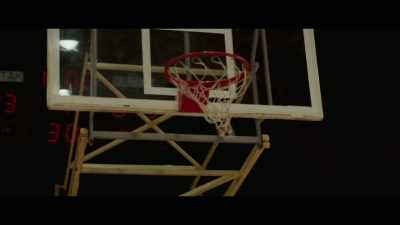 ...aproape un slam dunk!
Kalev înscrie rapid! - Kalev