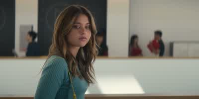 -Aquí tiene su título, señora licenciada. - Our Fault