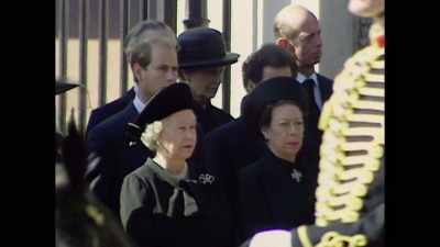 [ARBITER]:
As the gun carriage went past - Elizabeth Windsor