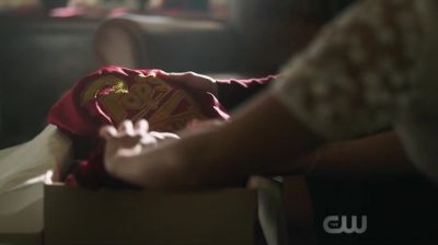 - [ARCHIE GASPS]
- [CHUCKLES] - Riverdale