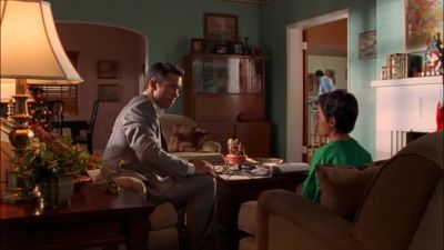 - Are you a soldier?
- Uh, no. Sort of. - Burn Notice