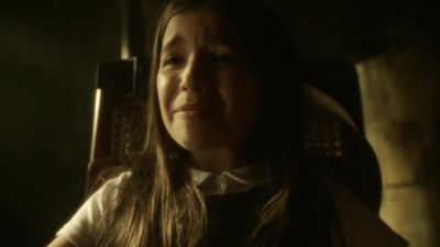 - Are you all right?
- Hurry, before granny comes back. - Smallville