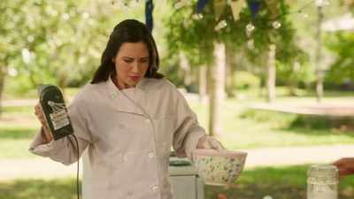 - Are you all right?
- I'm fine. - The Royal Bake Off