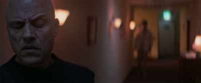 - Are you all right?
- I'm the one who should ask you that. - Hitmen