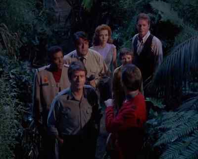 Are we all together?
Let's go.
Hold it. - Land of the Giants