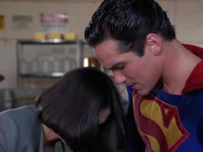 - Are you alright?
- Oh, now I am. - Lois & Clark: The New Adventures of Superman