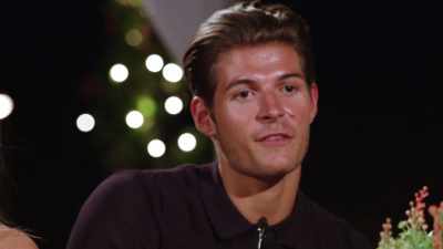 ‐Are you always that blunt?
‐I'm just say it how
it is, I think. (LAUGHS) - Love Island