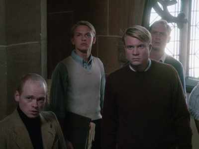 - Are you being threatened?
- We need a new order. - Fabian: Going to the Dogs