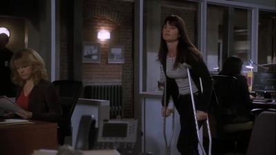 - Are you disabled?
- No, no. I'm injured. - The Mentalist