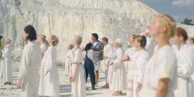 Are you freaking blind?
What the... Fuck! - Midsommar