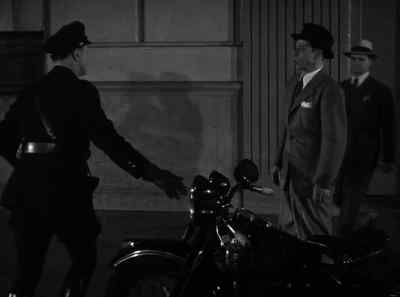 - Are you from Half-Moon Bay station?
- Yes, I am. - Escape in the Fog