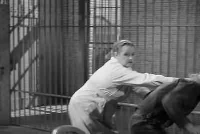 - Are you going to behave?
- Let go, you! - Roxie Hart