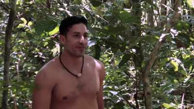 - Are we going to the beach?
- There's nothing back there... - Naked and Afraid of Love