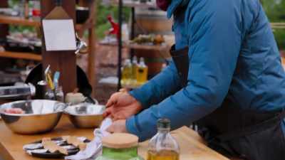Are you going to
make it to service?" - Chefs vs Wild