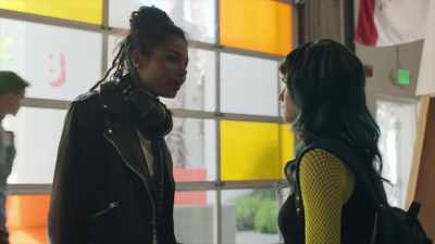 Are you gonna keep quiet
about what you saw? - Don't Look Deeper