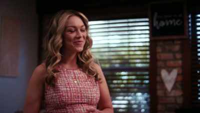 - Are you guys married?
- Engaged. Going great. - Valentine's Town