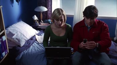 - Are we in yet?
- All we gotta do is dial up, - Smallville