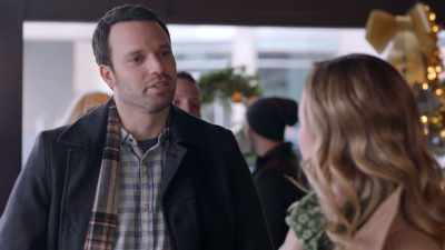 Are you insinuating
that my order - Mistletoe & Menorahs