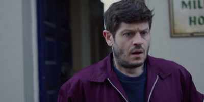 - Are you Joe?
- It depends who's asking. - The Light in the Hall