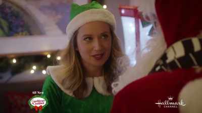 - Are you kidding me?
He got me a piano player - A Royal Queens Christmas