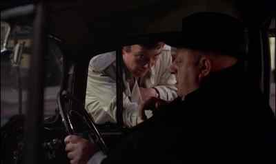 - Are you looking for this?
- Yeah! - Gumshoe