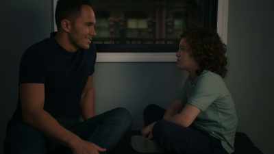 - Are they mad at us?
- Oh, no, no, no, no. - Mr. Manhattan